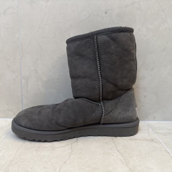 Ugg Classic Short Grey Winter Boots Shearling Lined Women's Size 7 - Picture 2 of 8